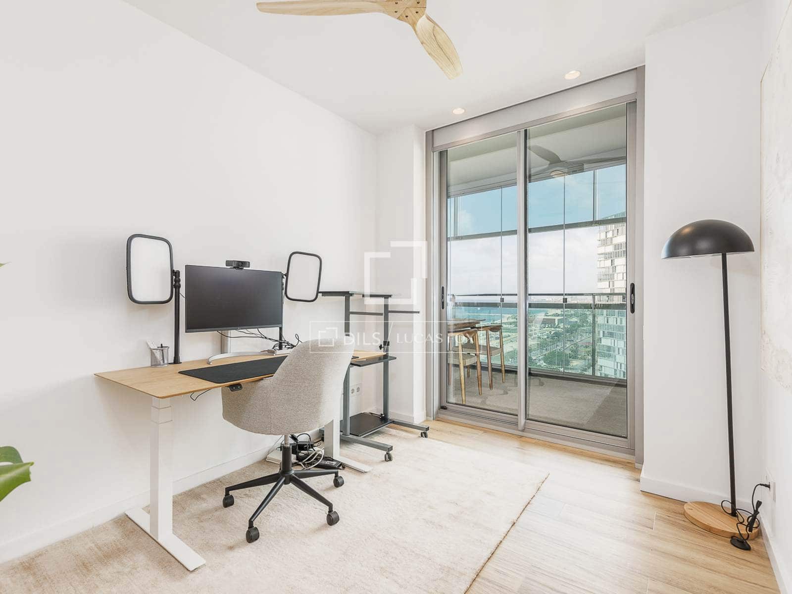 2 soverom Leilighet til salgs i Barcelona by med svømmebasseng garasje - € 1 200 000 (Ref: 9905159)