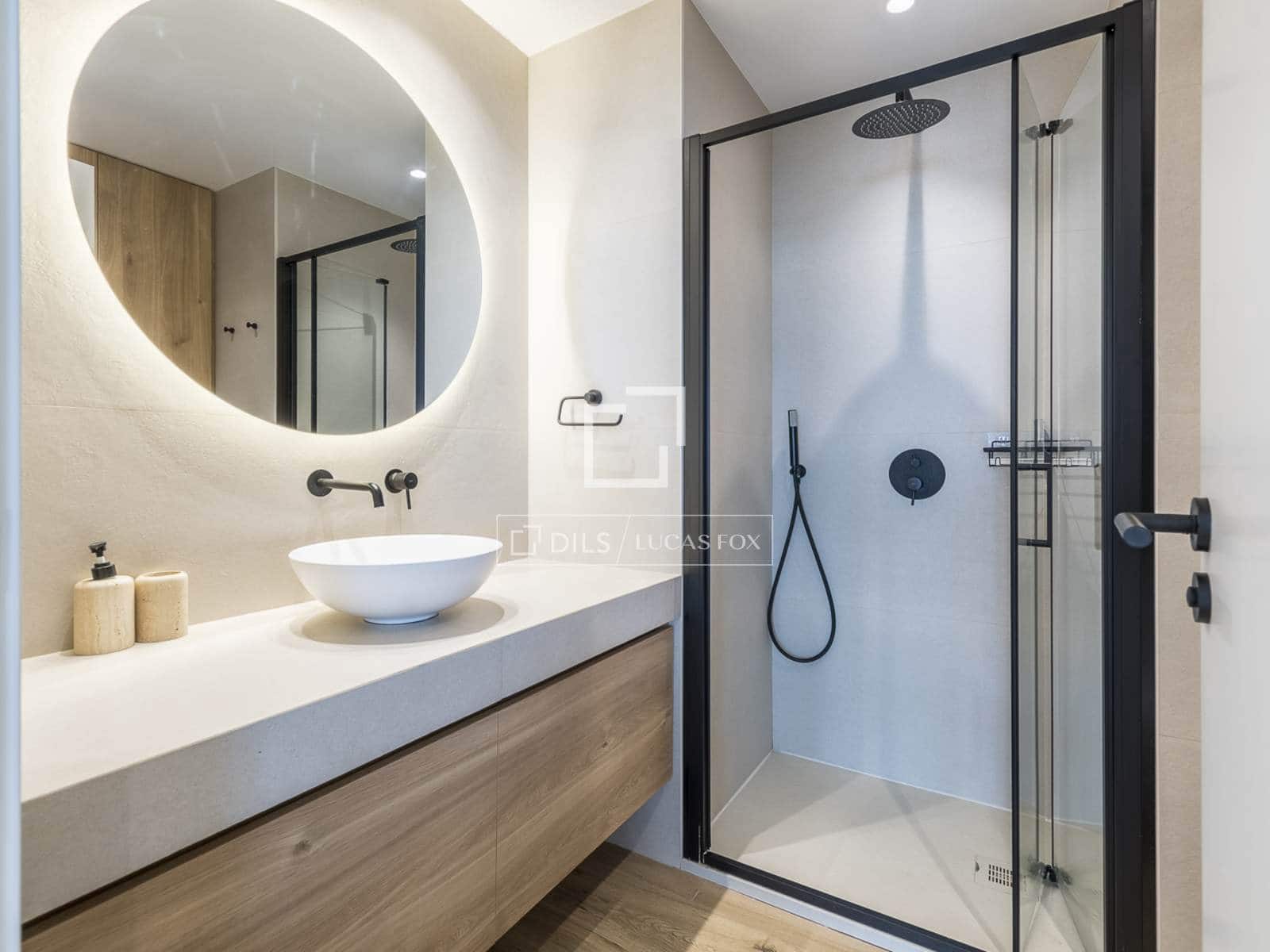 2 soverom Leilighet til salgs i Barcelona by med svømmebasseng garasje - € 1 200 000 (Ref: 9905159)