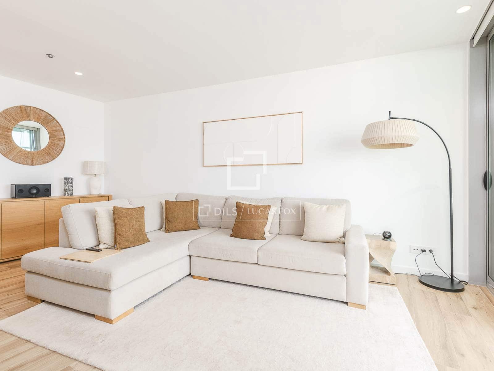 2 soverom Leilighet til salgs i Barcelona by med svømmebasseng garasje - € 1 200 000 (Ref: 9905159)