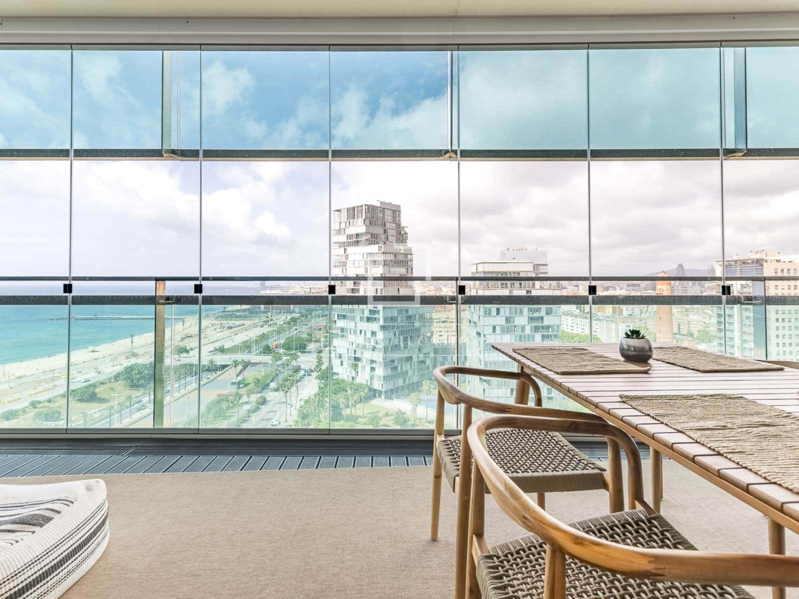 2 soverom Leilighet til salgs i Barcelona by med svømmebasseng garasje - € 1 200 000 (Ref: 9905159)