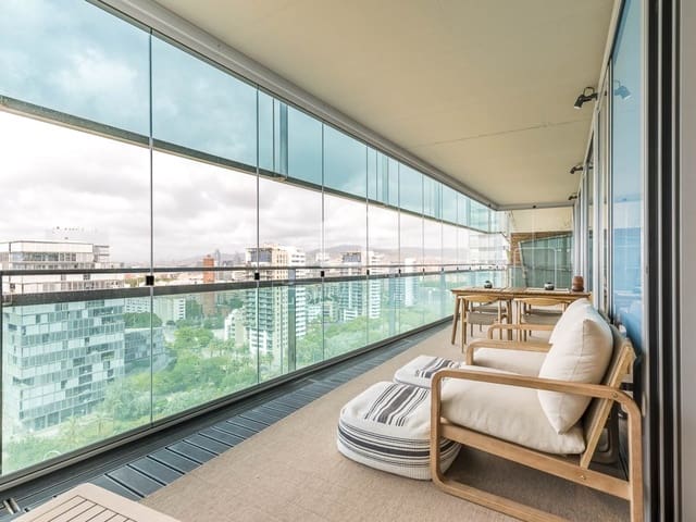2 soverom Leilighet til salgs i Barcelona by med svømmebasseng garasje - € 1 200 000 (Ref: 9905159)
