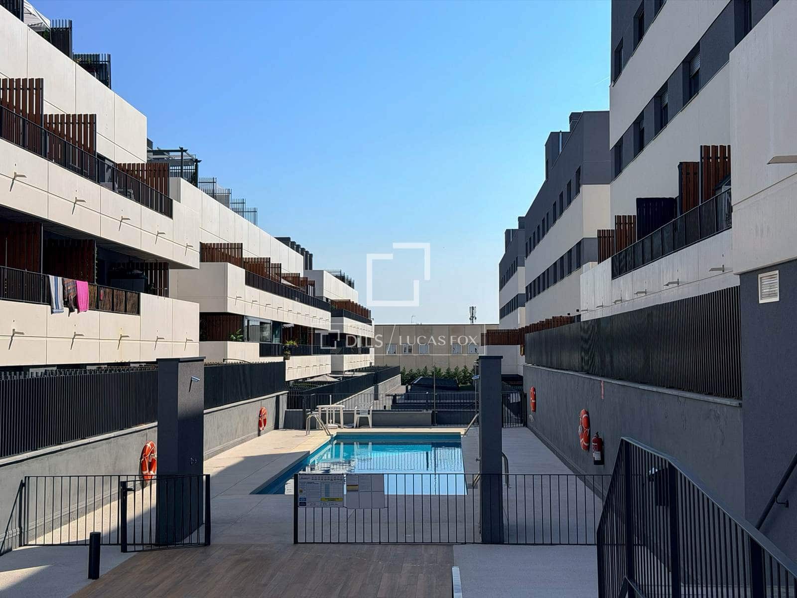 Apartamento en San Sebastián de los Reyes en alquiler con piscina garaje - 950 € (Ref: 9908912)