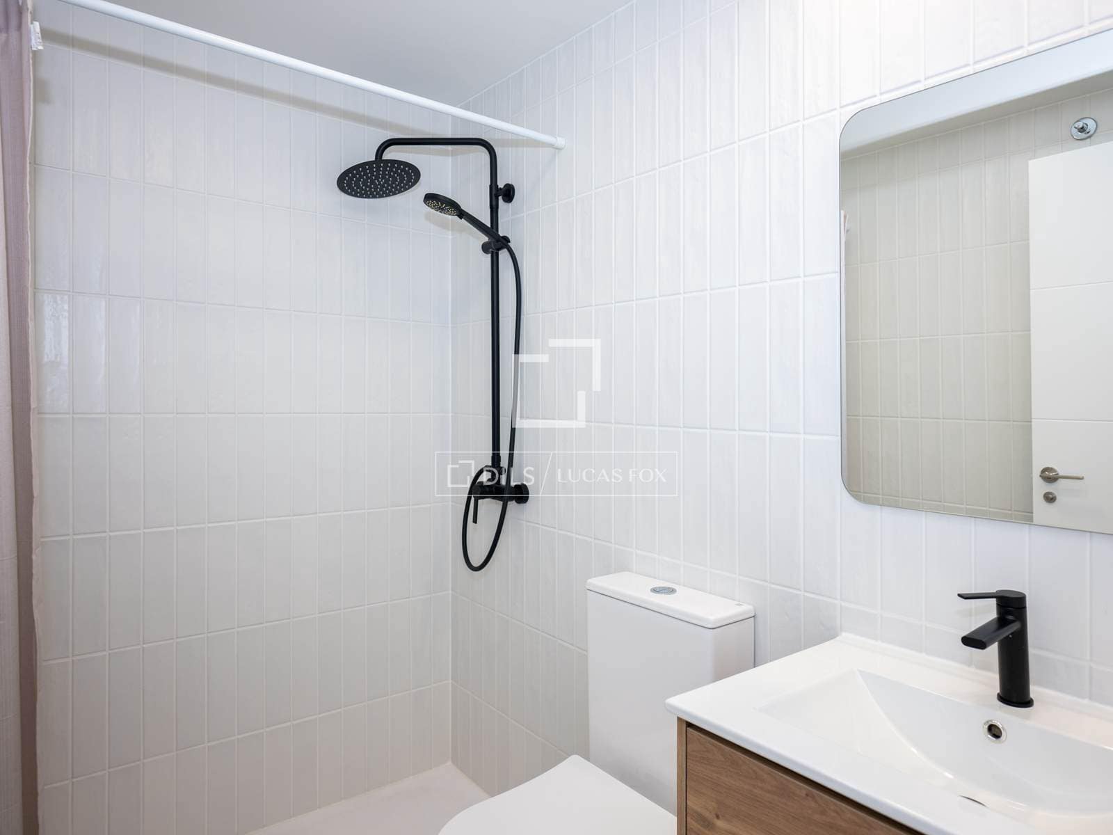 Apartamento en San Sebastián de los Reyes en alquiler con piscina garaje - 950 € (Ref: 9908912)