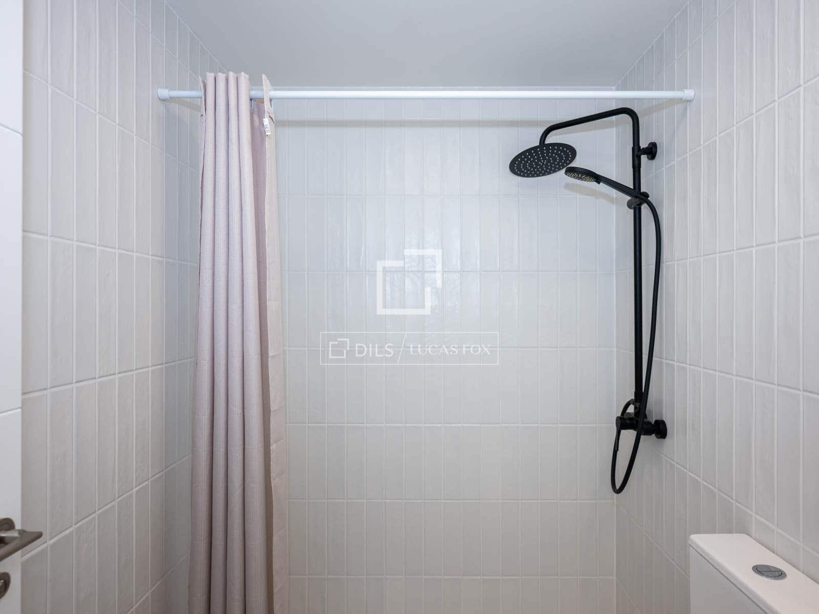 Apartamento en San Sebastián de los Reyes en alquiler con piscina garaje - 950 € (Ref: 9908912)