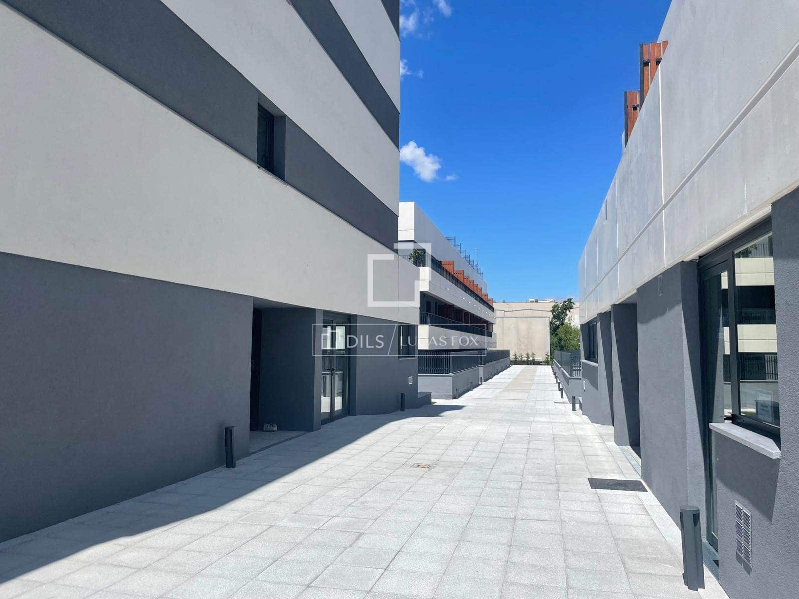 Apartamento en San Sebastián de los Reyes en alquiler con piscina garaje - 950 € (Ref: 9908912)