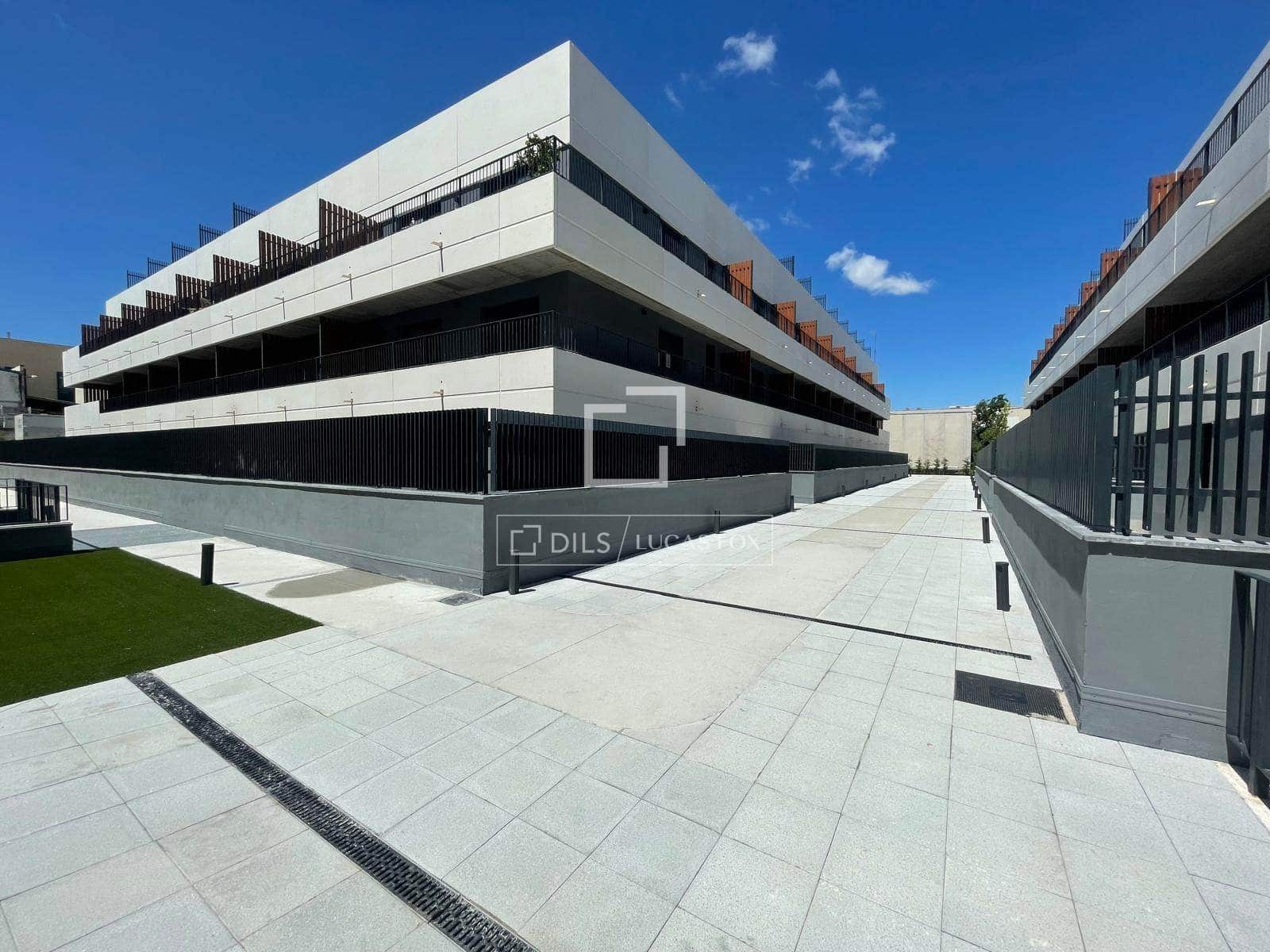 Apartamento en San Sebastián de los Reyes en alquiler con piscina garaje - 950 € (Ref: 9908912)