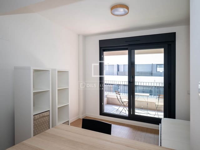Apartamento en San Sebastián de los Reyes en alquiler con piscina garaje - 950 € (Ref: 9908912)