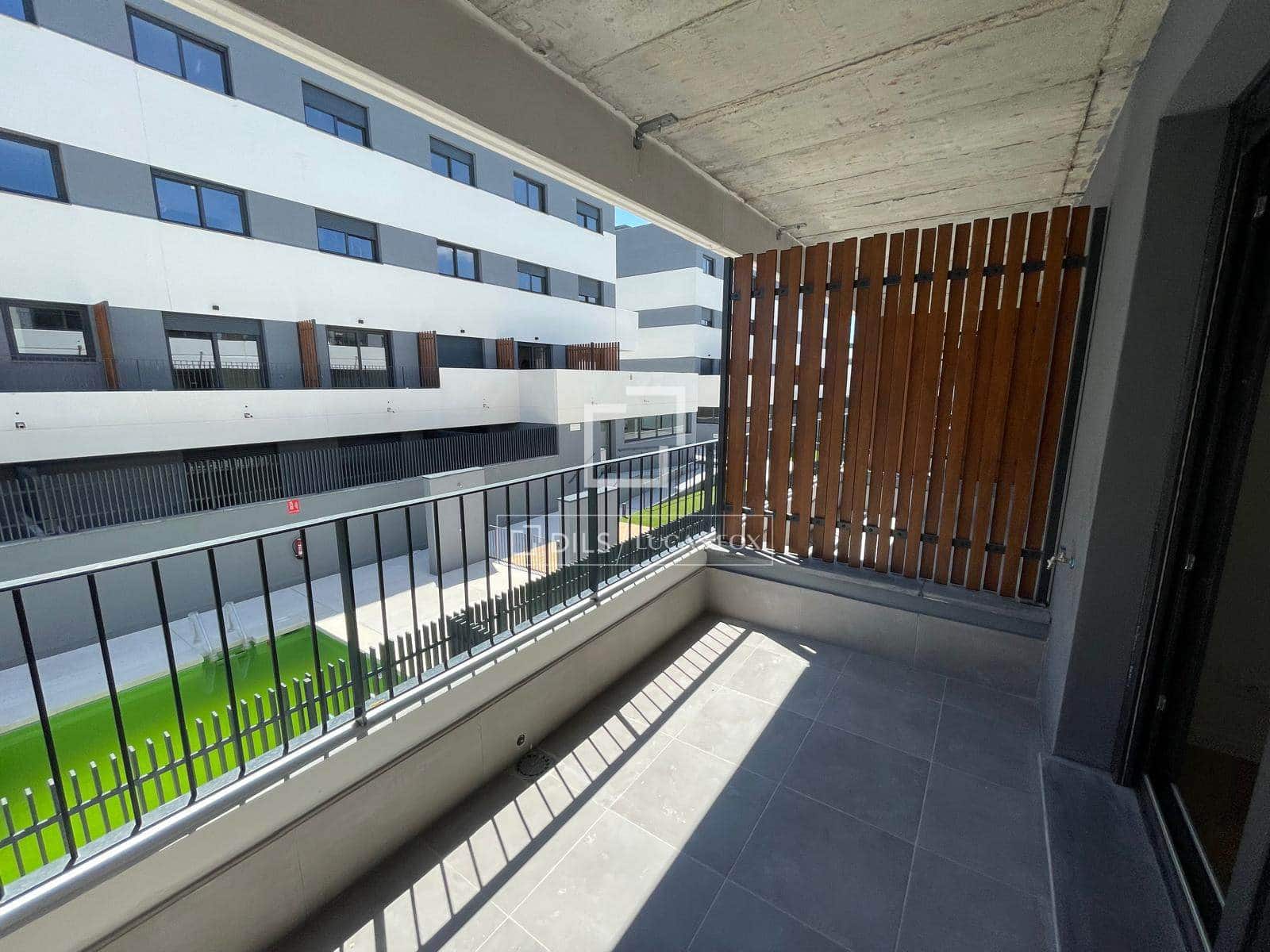 Apartamento en San Sebastián de los Reyes en alquiler con piscina garaje - 950 € (Ref: 9908912)