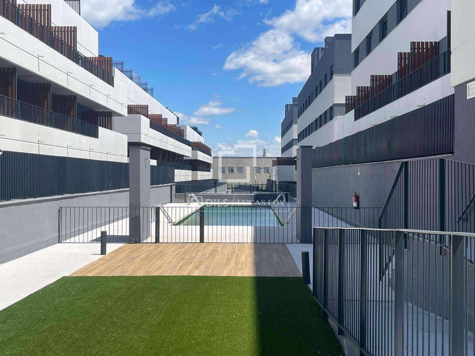 Apartamento en San Sebastián de los Reyes en alquiler con piscina garaje - 950 € (Ref: 9908912)
