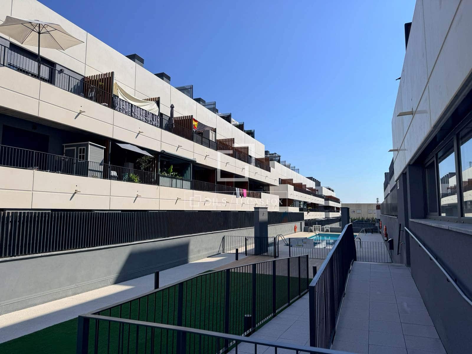 Apartamento en San Sebastián de los Reyes en alquiler con piscina garaje - 950 € (Ref: 9908912)
