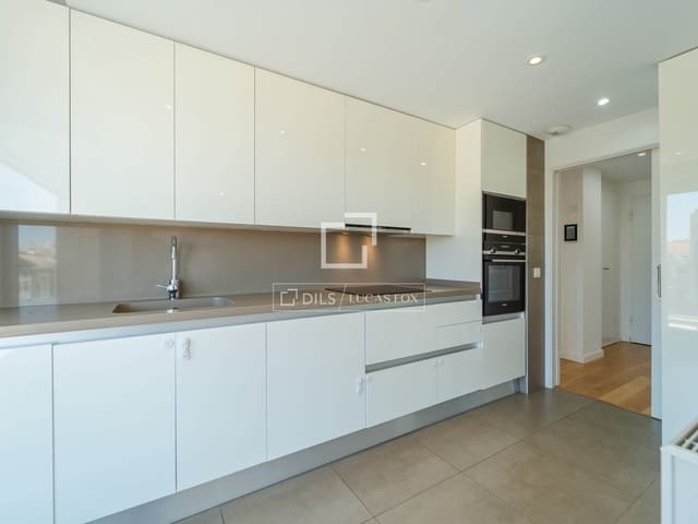 2 bedroom Apartment for rent in Valencia city with garage - € 2,000 (Ref: 9908913)