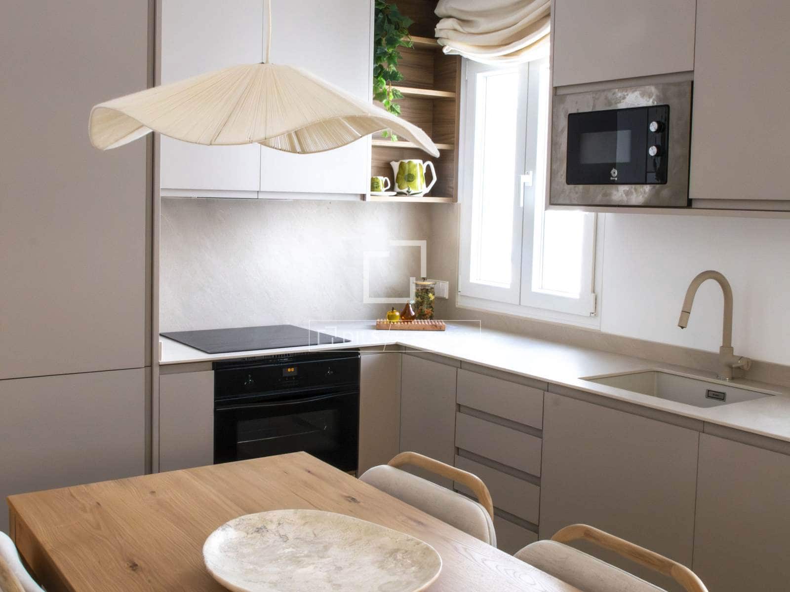 2 makuuhuone Kattohuoneisto myytävänä paikassa Madrid kaupunki - 1 175 000 € (Ref: 9909715)