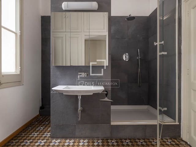 3 soverom Leilighet til leie i Barcelona by - € 3 750 (Ref: 9911678)