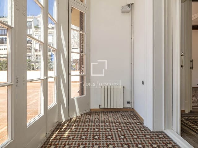 3 soverom Leilighet til leie i Barcelona by - € 3 750 (Ref: 9911678)