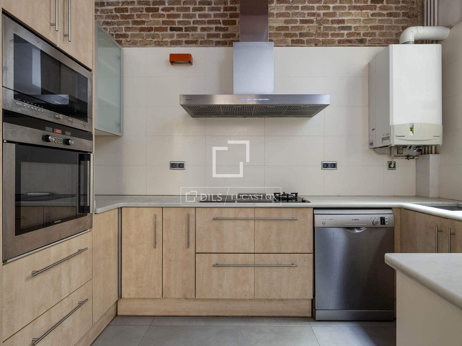 3 soverom Leilighet til leie i Barcelona by - € 3 750 (Ref: 9911678)