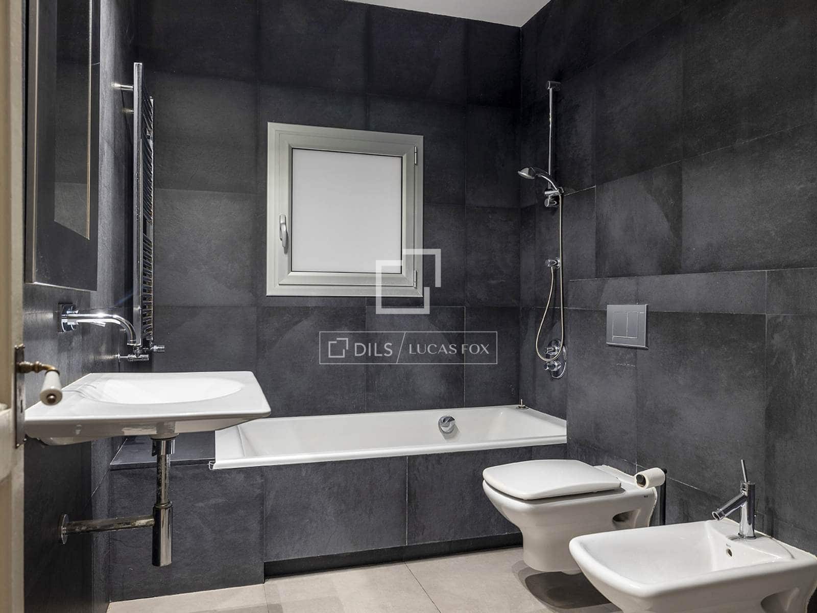 3 soverom Leilighet til leie i Barcelona by - € 3 750 (Ref: 9911678)
