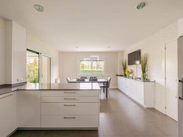 4 soveværelse Villa til leje i Soto de Viñuelas, Tres Cantos med swimmingpool garage - € 4.950 (Ref: 9911817)