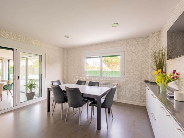 Villa/Maison de 4 chambres à louer à Soto de Viñuelas, Tres Cantos avec piscine garage - 4 950 € (Ref: 9911817)