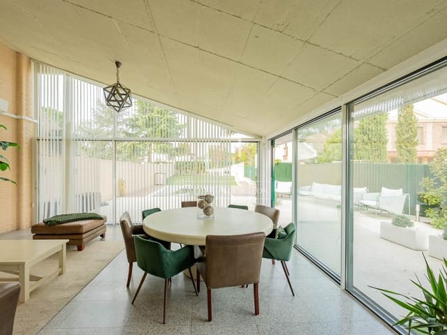 Villa/Maison de 4 chambres à louer à Soto de Viñuelas, Tres Cantos avec piscine garage - 4 950 € (Ref: 9911817)