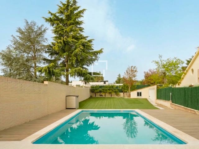 Villa/Maison de 4 chambres à louer à Soto de Viñuelas, Tres Cantos avec piscine garage - 4 950 € (Ref: 9911817)