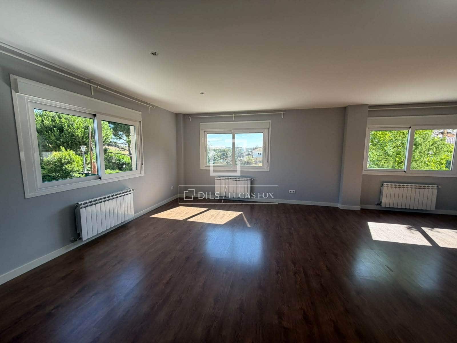 4 sypialnia Willa do wynajęcia w Soto de Vinuelas z basenem garażem - 4 700 € (Ref: 9911817)