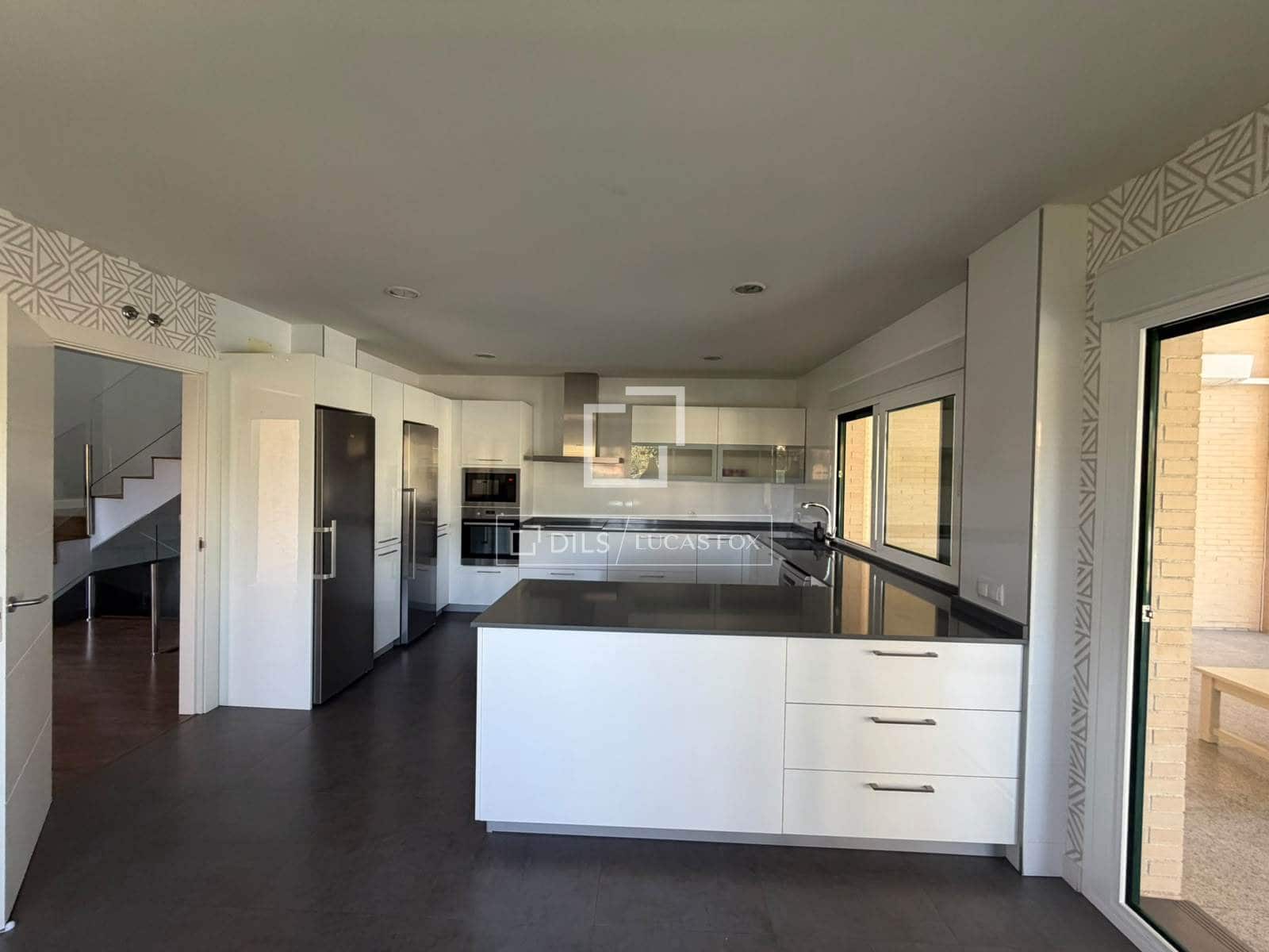 4 sypialnia Willa do wynajęcia w Soto de Vinuelas z basenem garażem - 4 700 € (Ref: 9911817)
