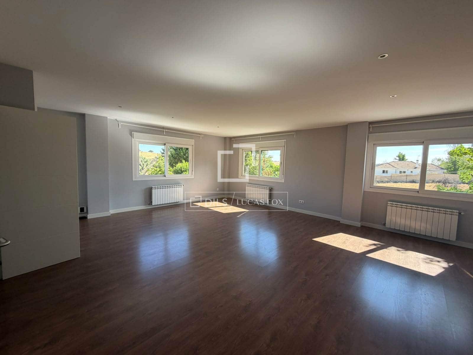 4 sypialnia Willa do wynajęcia w Soto de Vinuelas z basenem garażem - 4 700 € (Ref: 9911817)