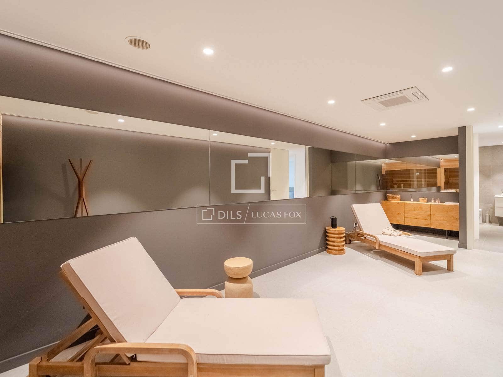 5 bedroom Villa for sale in Campolivar with pool garage - € 2,900,000 (Ref: 9911818)