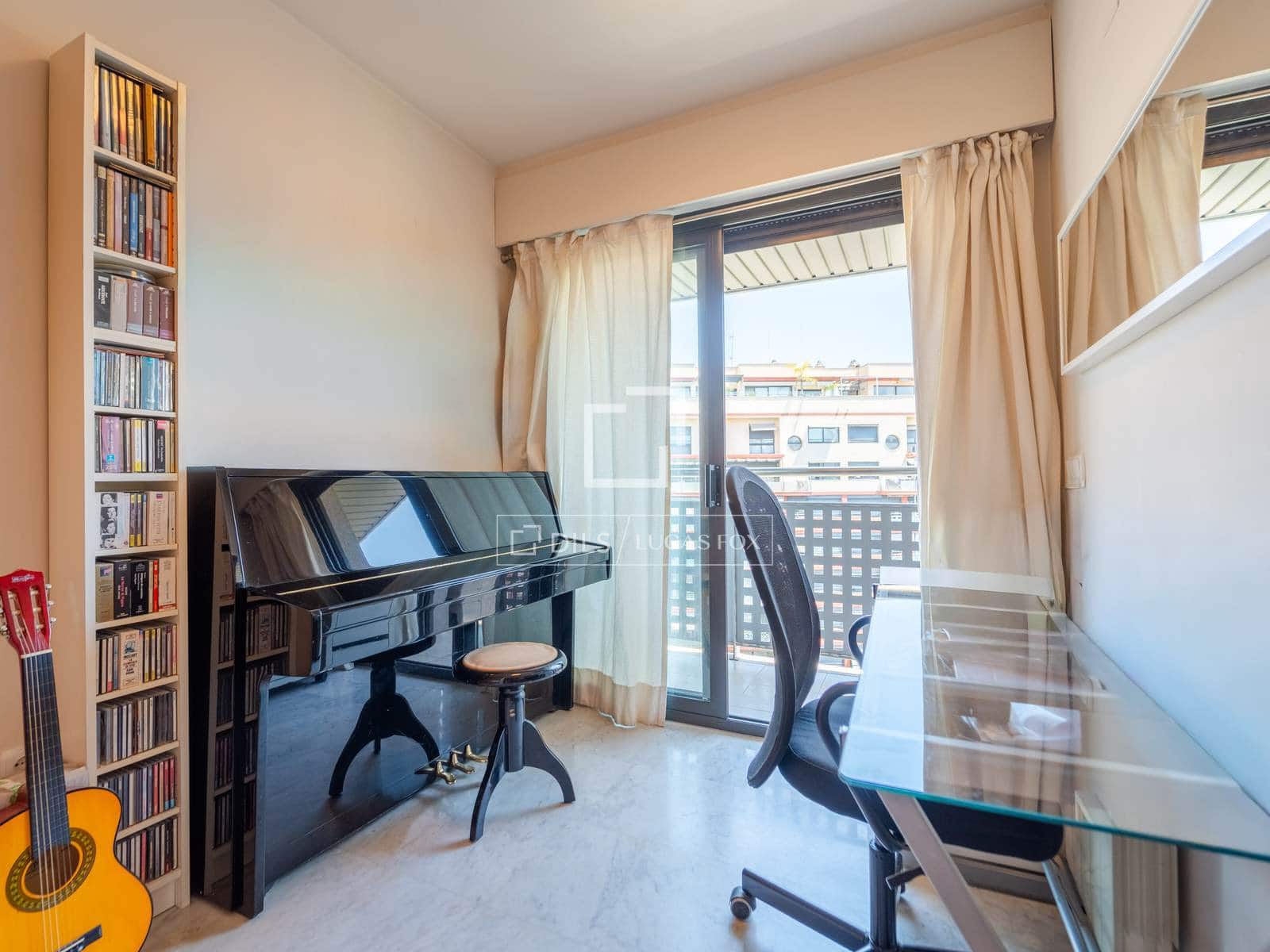 3 soverom Leilighet til leie i Valencia by med garasje - € 2 800 (Ref: 9912226)