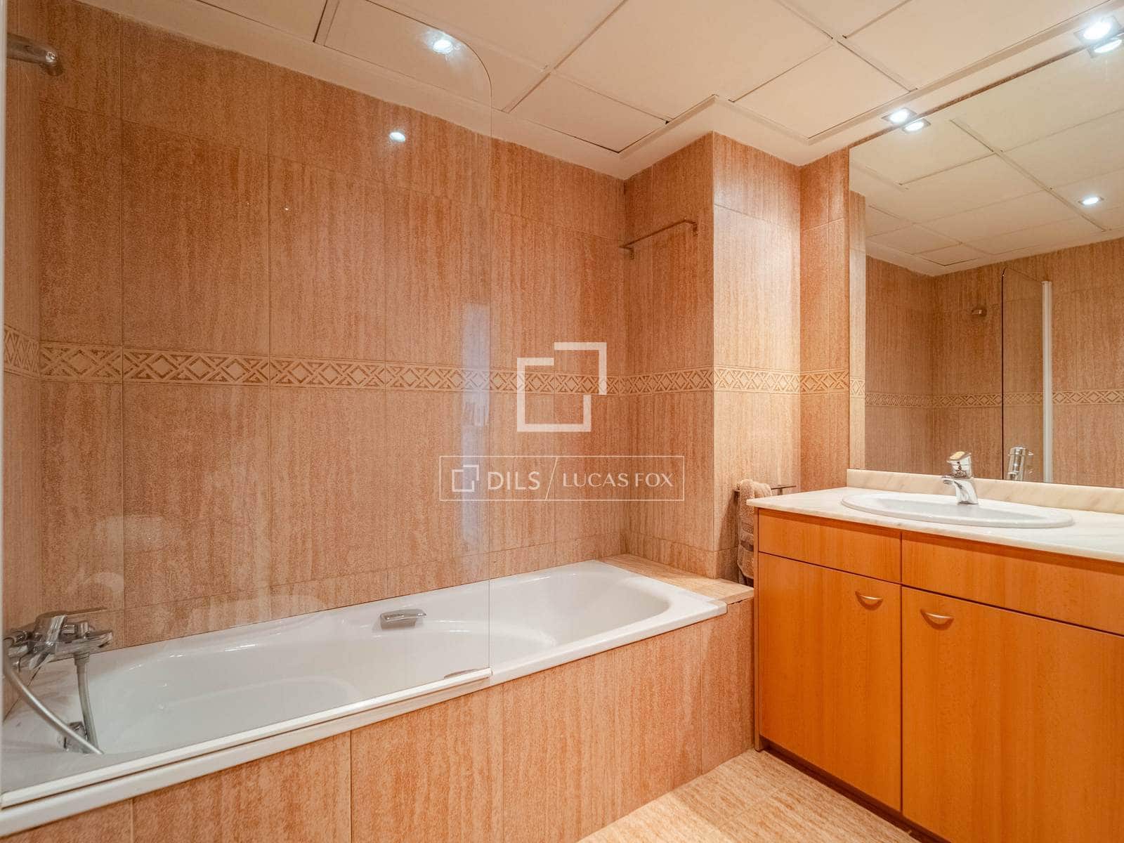 3 soverom Leilighet til leie i Valencia by med garasje - € 2 800 (Ref: 9912226)
