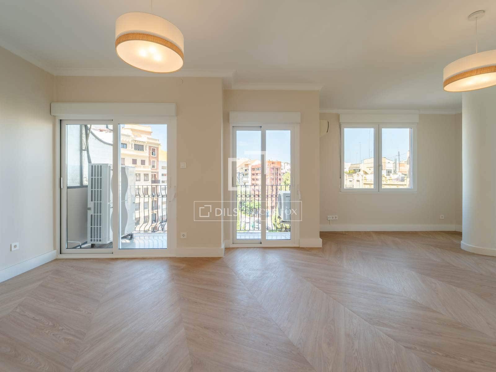 5 quarto Apartamento para arrendar em Valencia cidade - 3 200 € (Ref: 9912227)