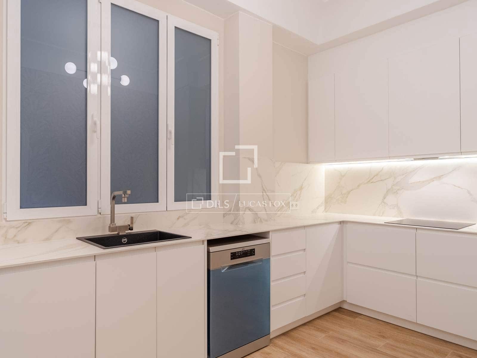5 quarto Apartamento para arrendar em Valencia cidade - 3 200 € (Ref: 9912227)