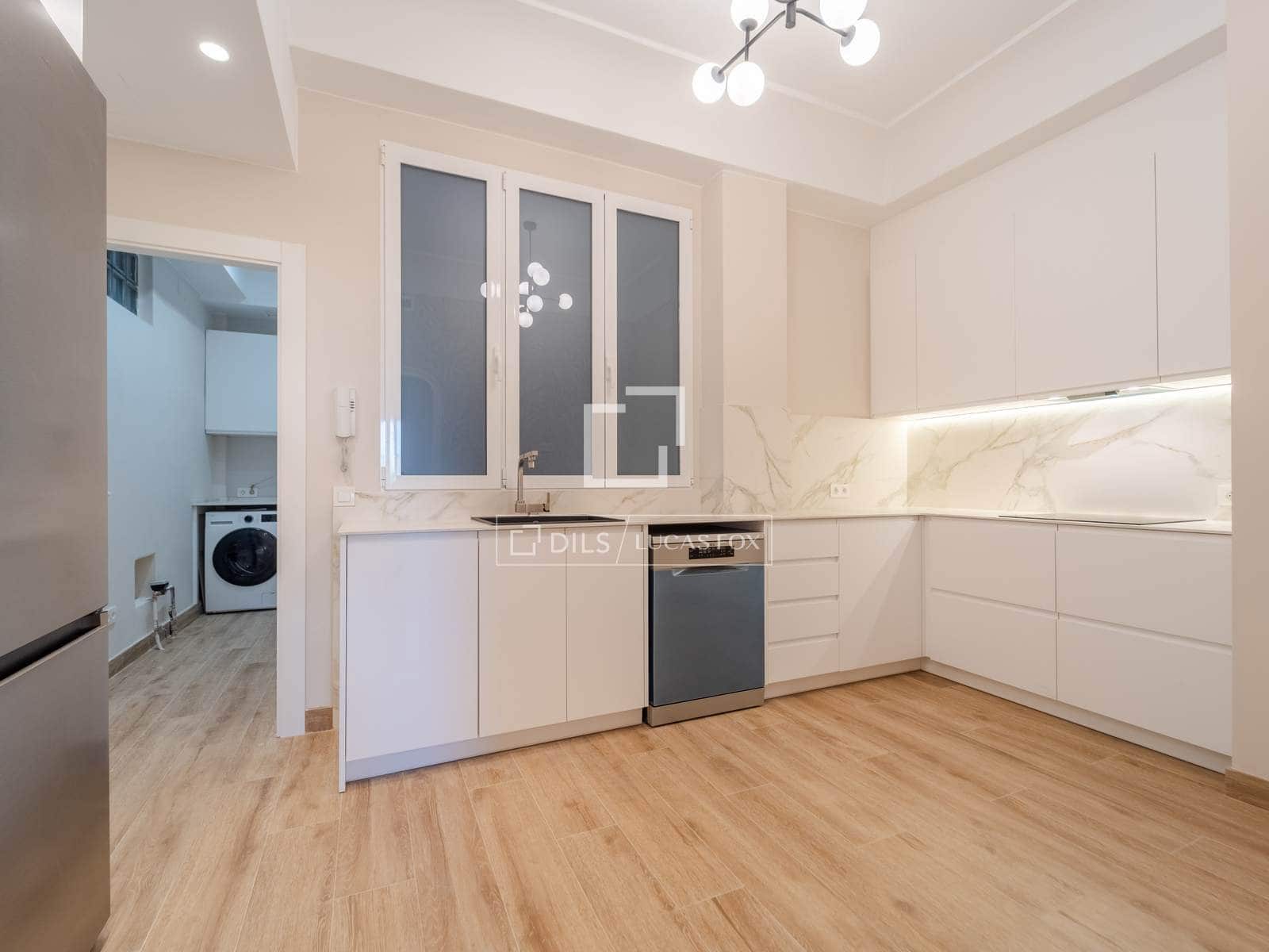 5 quarto Apartamento para arrendar em Valencia cidade - 3 200 € (Ref: 9912227)