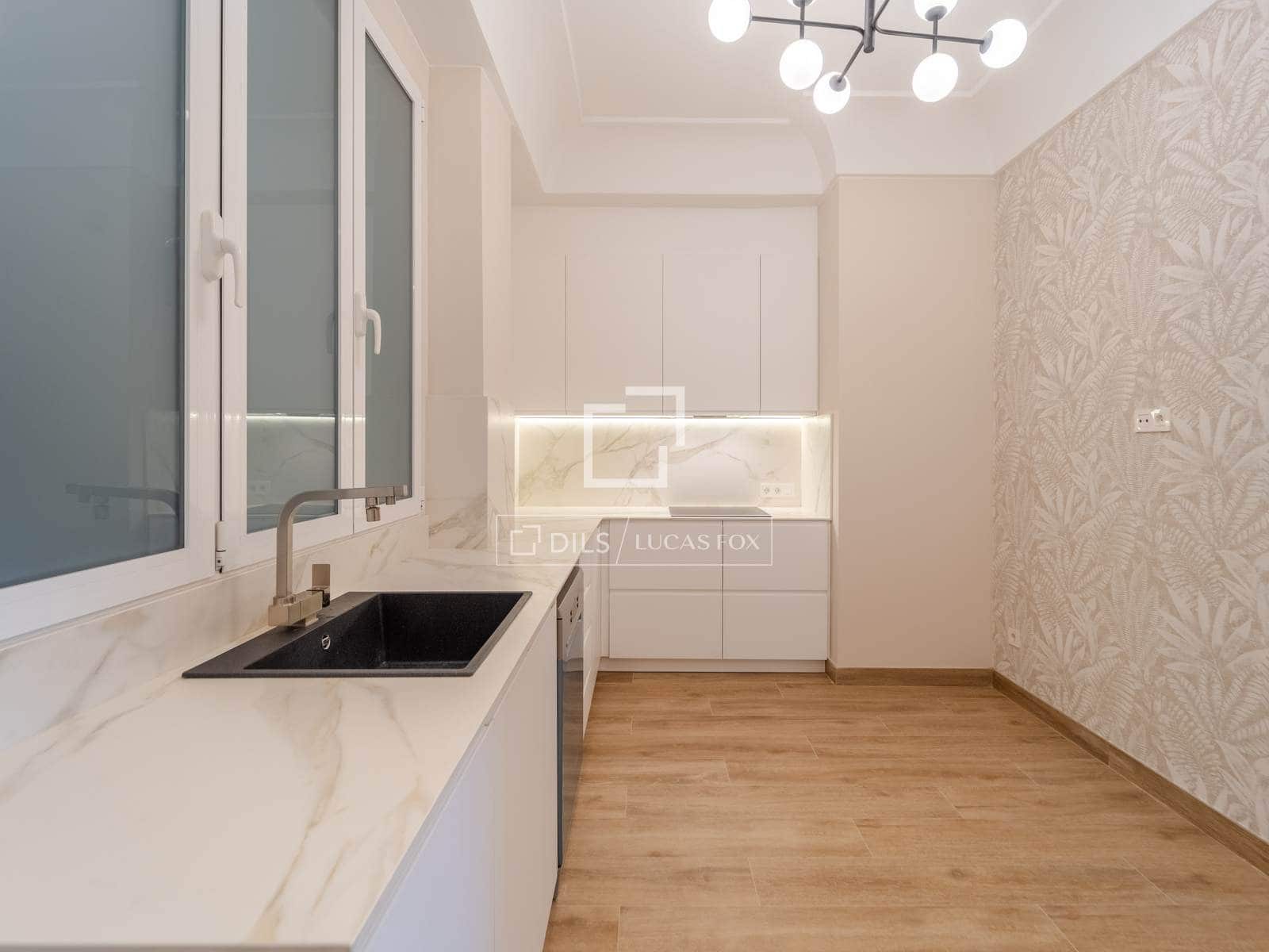 5 quarto Apartamento para arrendar em Valencia cidade - 3 200 € (Ref: 9912227)