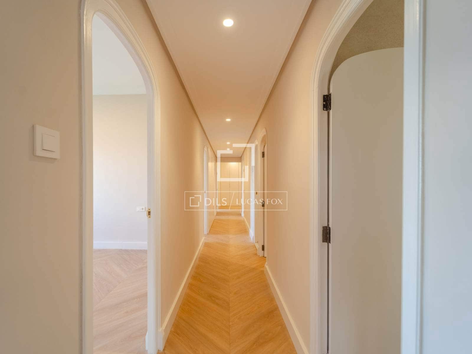 5 quarto Apartamento para arrendar em Valencia cidade - 3 200 € (Ref: 9912227)
