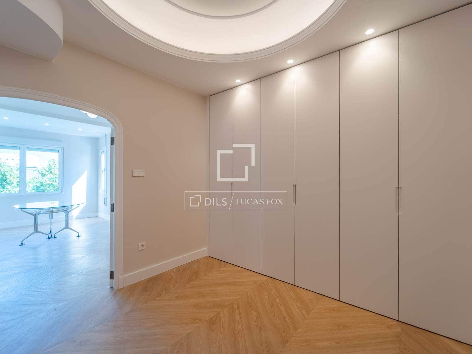 5 quarto Apartamento para arrendar em Valencia cidade - 3 200 € (Ref: 9912227)