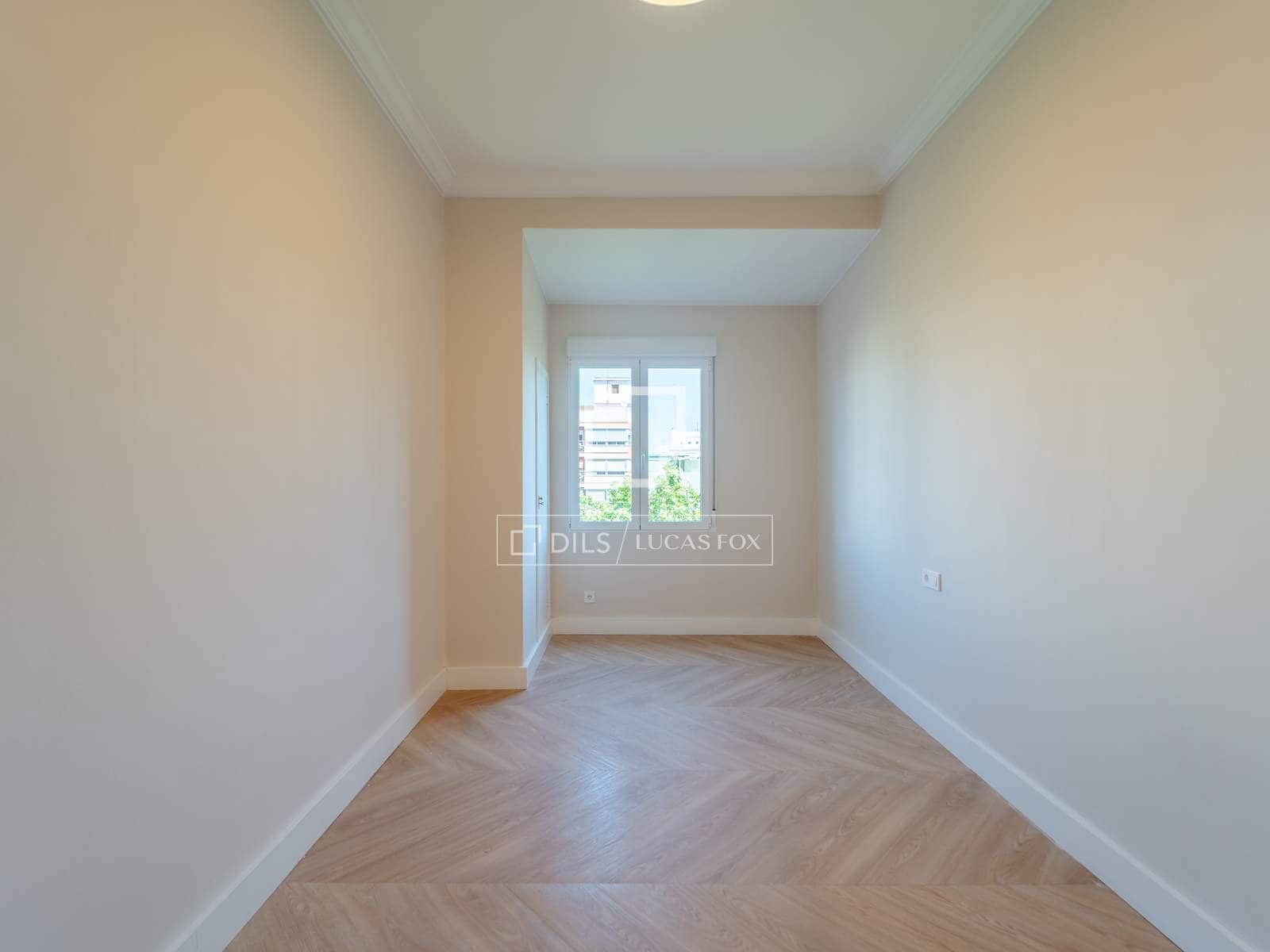 5 quarto Apartamento para arrendar em Valencia cidade - 3 200 € (Ref: 9912227)
