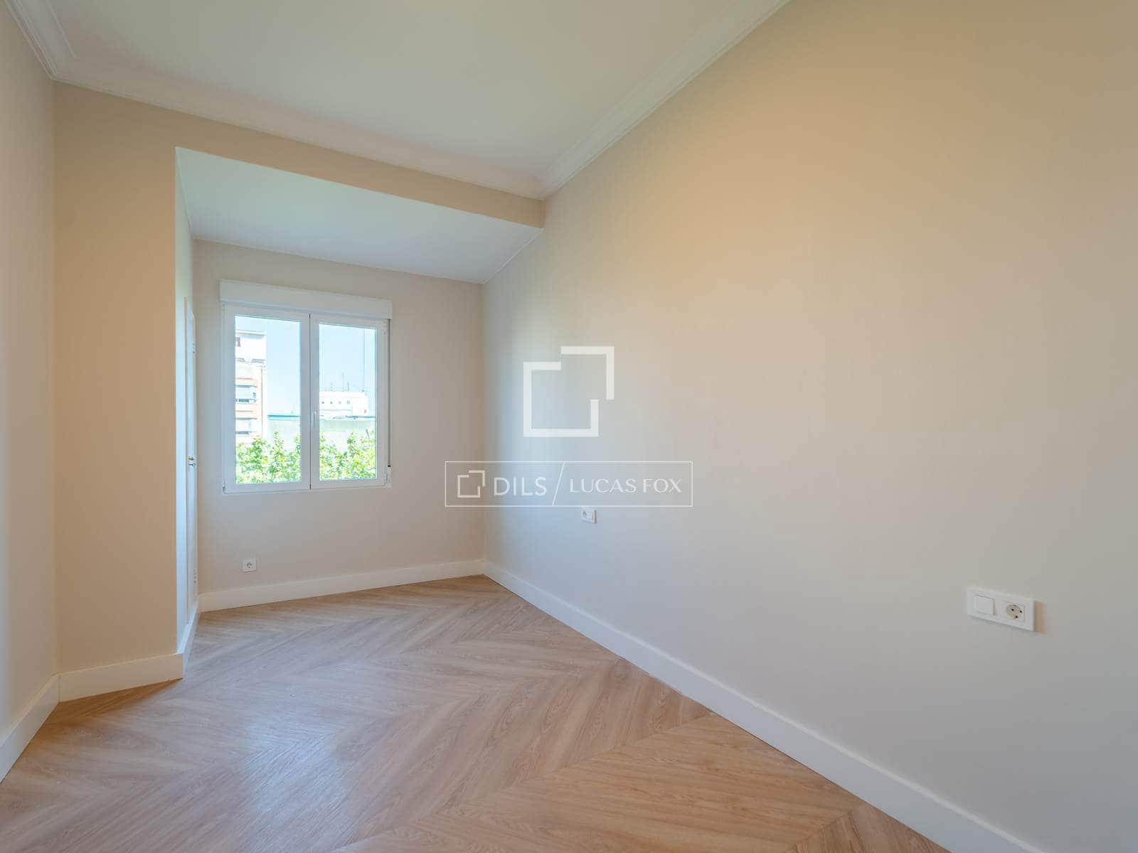 5 quarto Apartamento para arrendar em Valencia cidade - 3 200 € (Ref: 9912227)