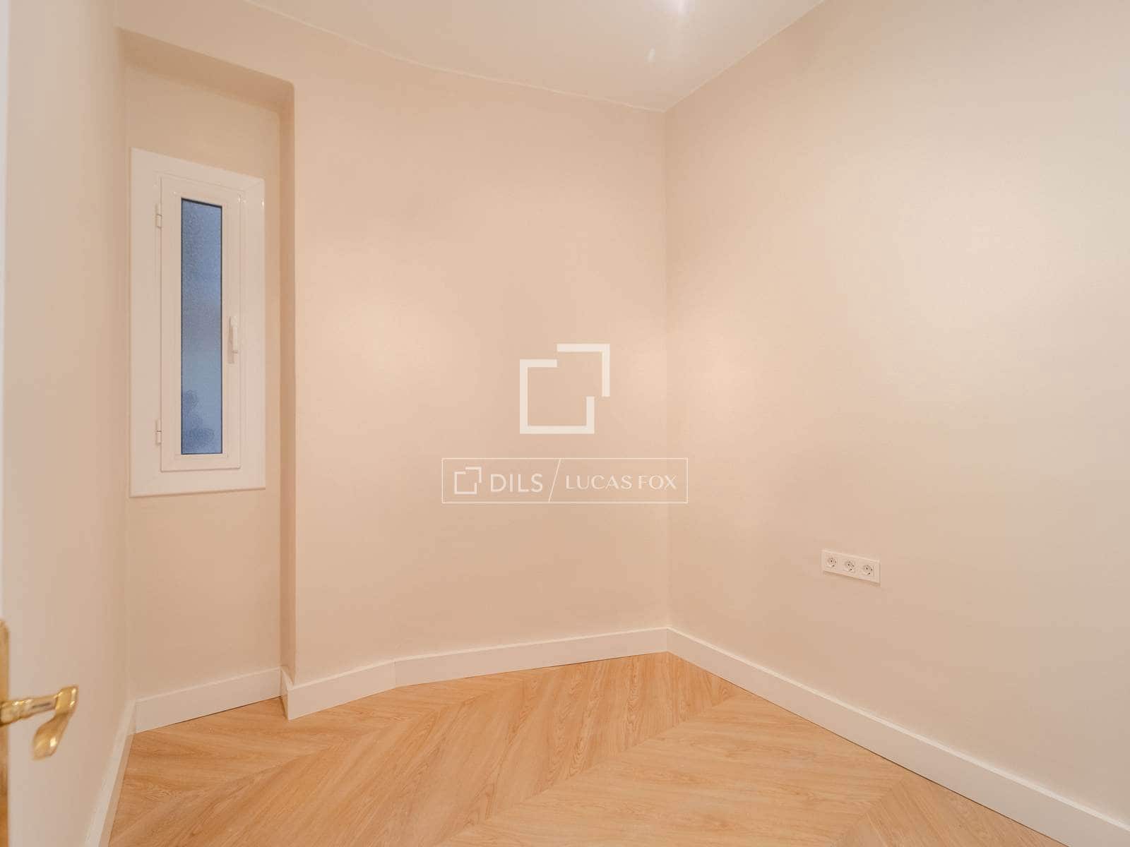 5 quarto Apartamento para arrendar em Valencia cidade - 3 200 € (Ref: 9912227)