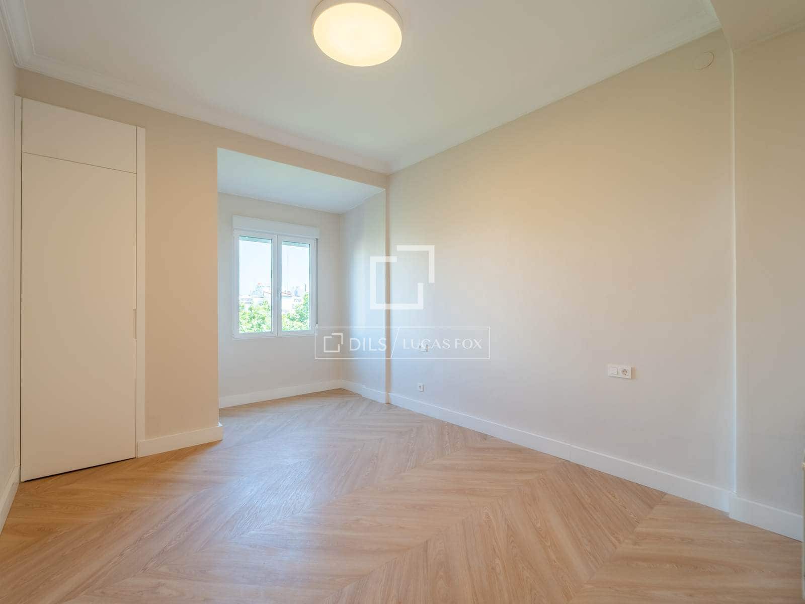 5 quarto Apartamento para arrendar em Valencia cidade - 3 200 € (Ref: 9912227)