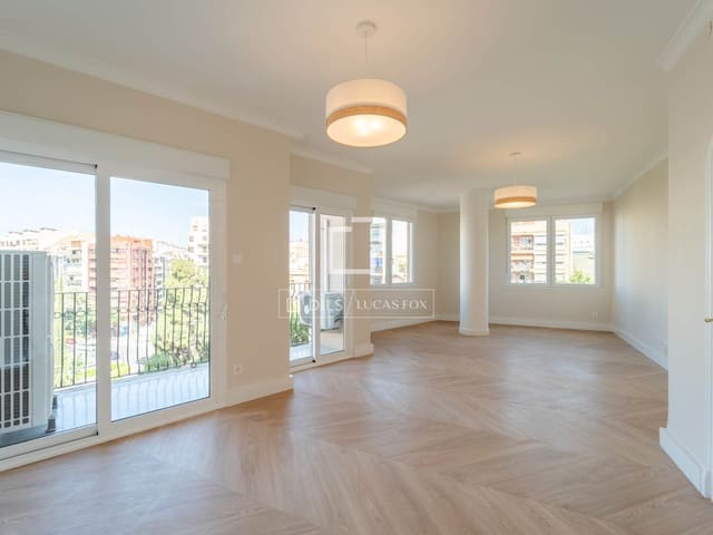 5 quarto Apartamento para arrendar em Valência cidade - 3 200 € (Ref: 9912227)