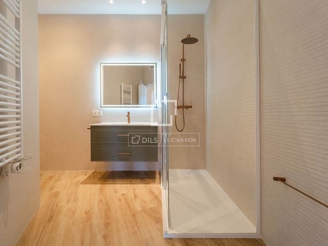 5 quarto Apartamento para arrendar em Valência cidade - 3 200 € (Ref: 9912227)
