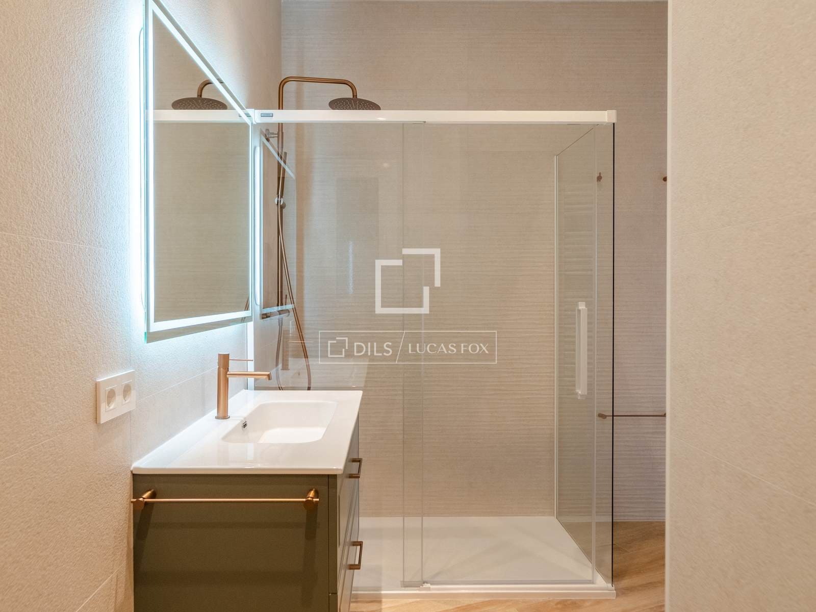 5 quarto Apartamento para arrendar em Valencia cidade - 3 200 € (Ref: 9912227)