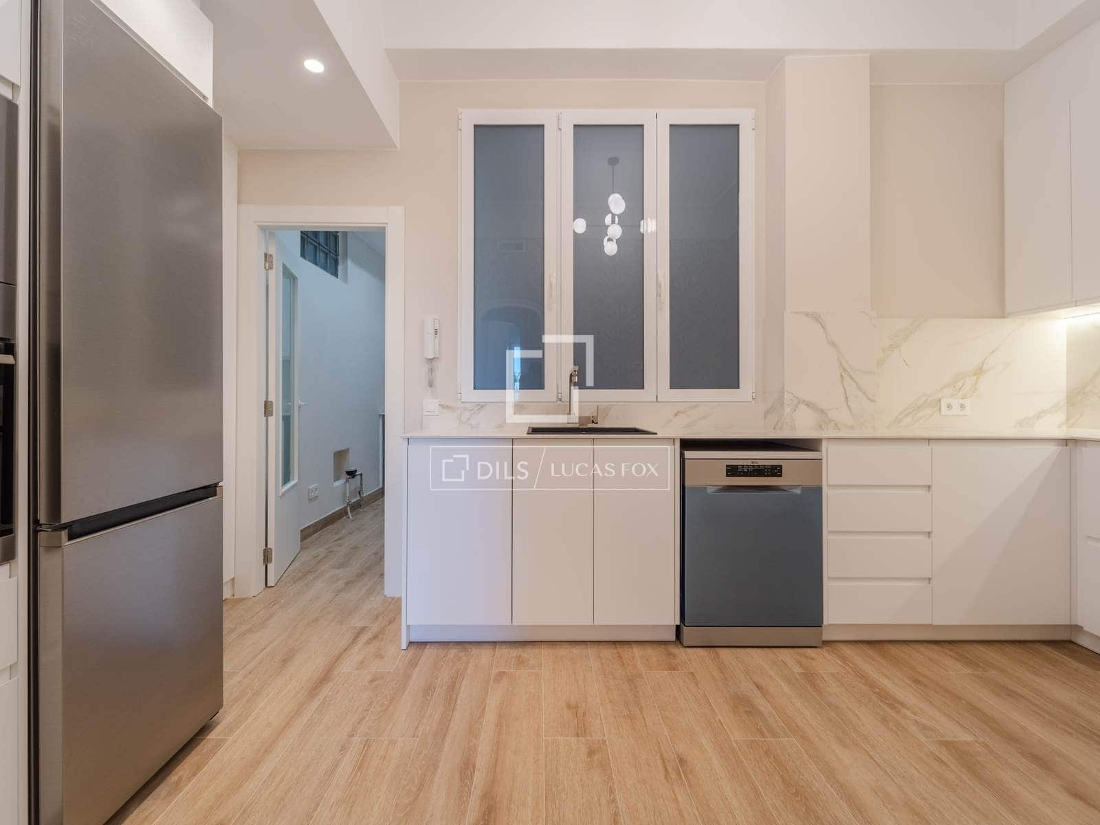 5 quarto Apartamento para arrendar em Valencia cidade - 3 200 € (Ref: 9912227)