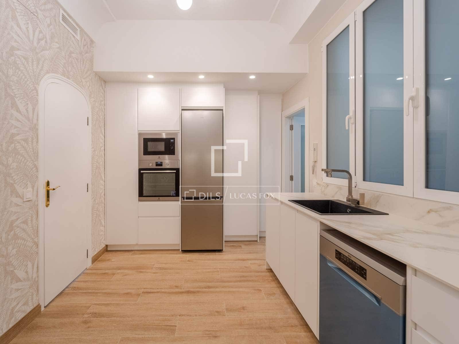 5 quarto Apartamento para arrendar em Valencia cidade - 3 200 € (Ref: 9912227)