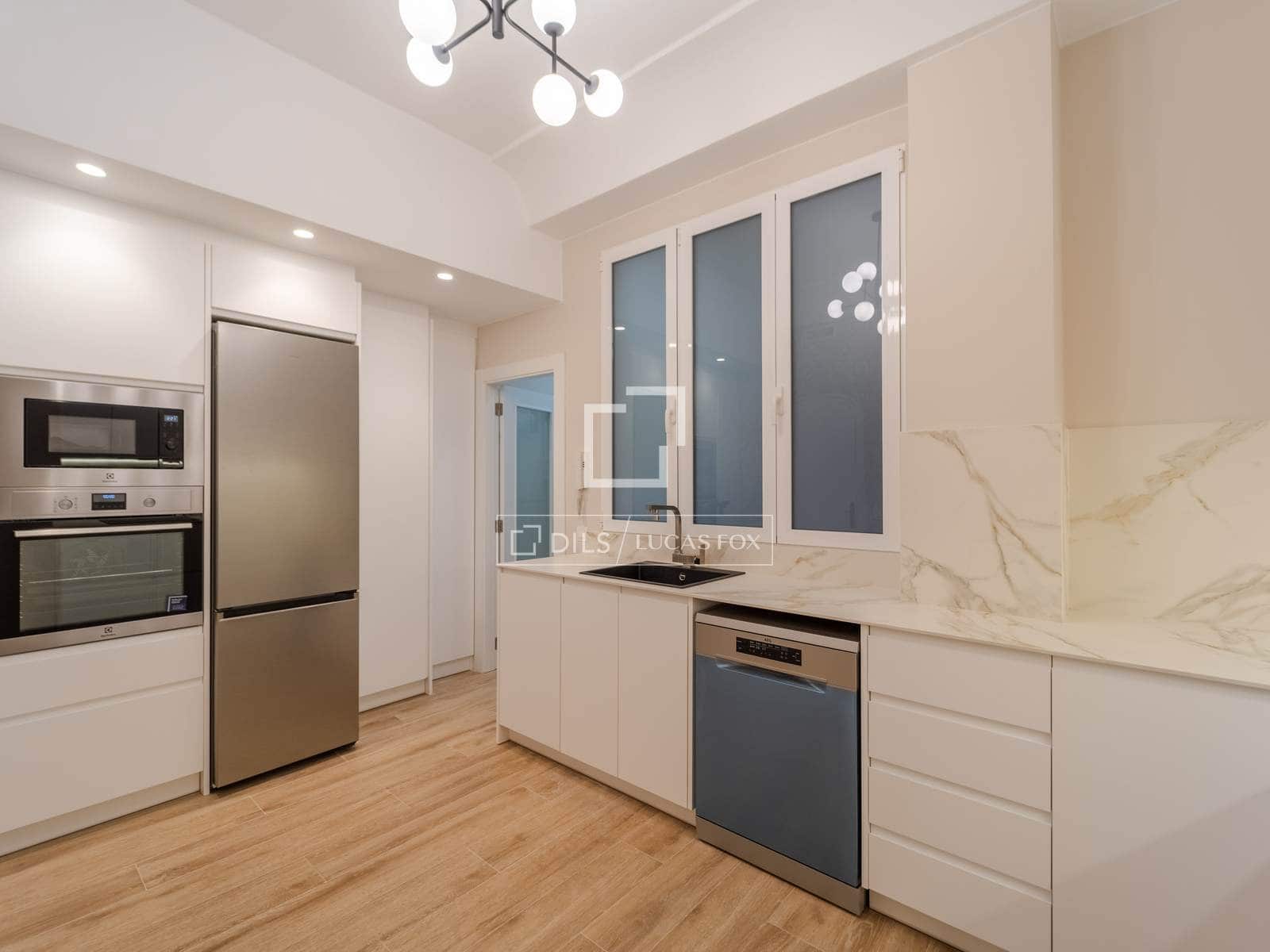 5 quarto Apartamento para arrendar em Valencia cidade - 3 200 € (Ref: 9912227)