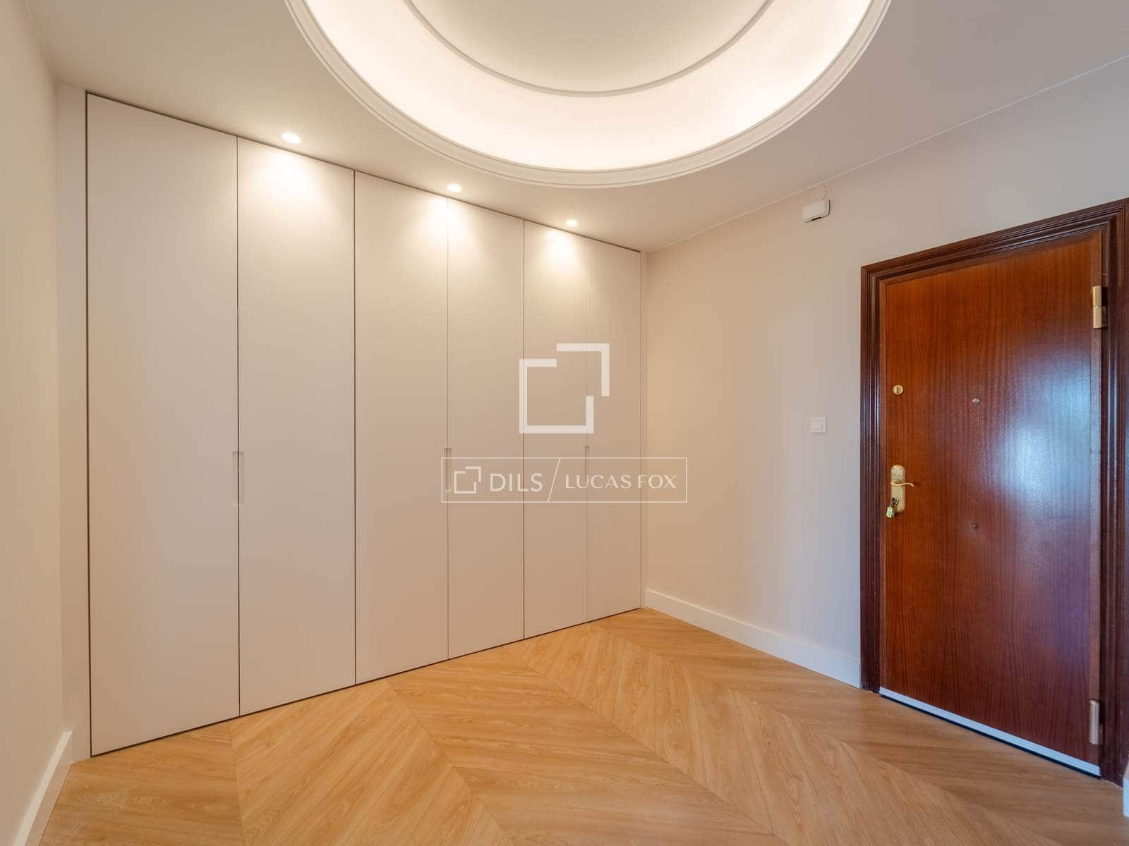 5 quarto Apartamento para arrendar em Valencia cidade - 3 200 € (Ref: 9912227)