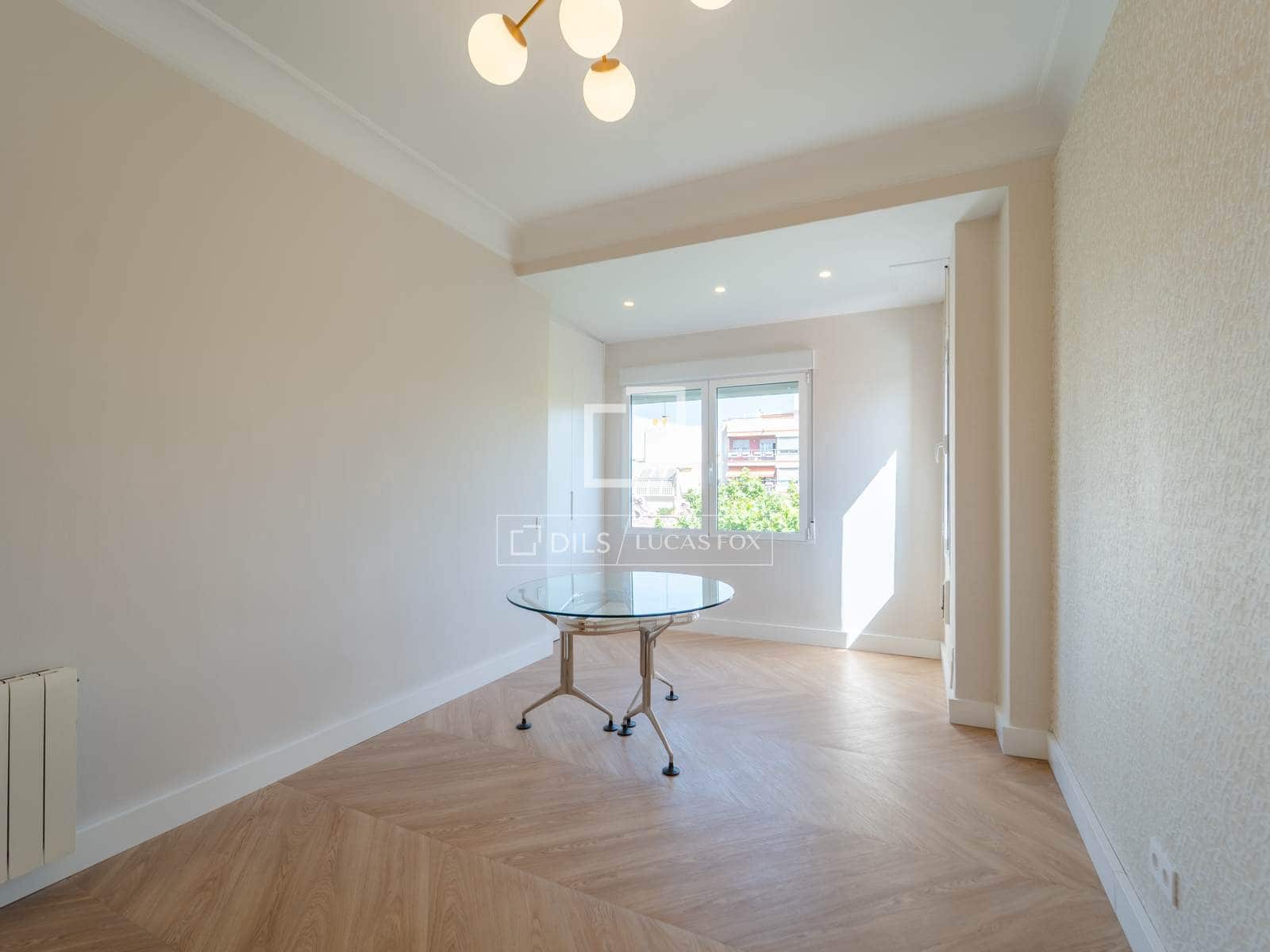 5 quarto Apartamento para arrendar em Valencia cidade - 3 200 € (Ref: 9912227)