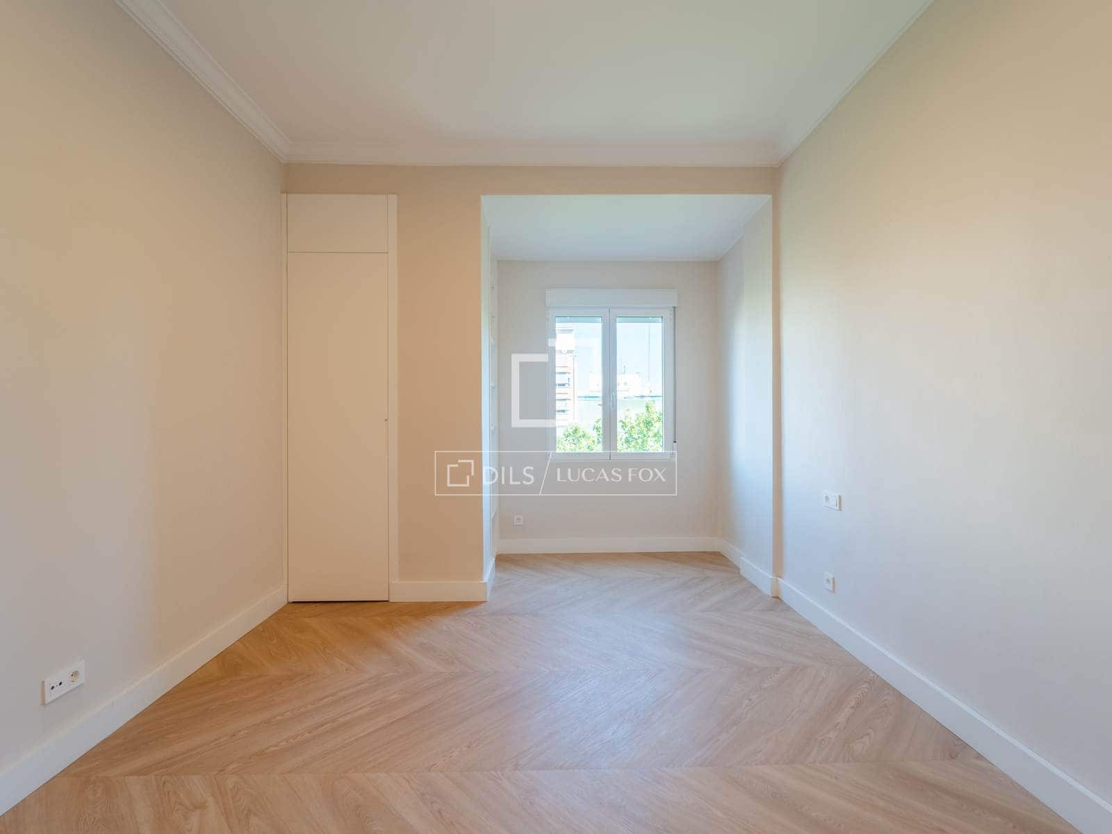 5 quarto Apartamento para arrendar em Valencia cidade - 3 200 € (Ref: 9912227)