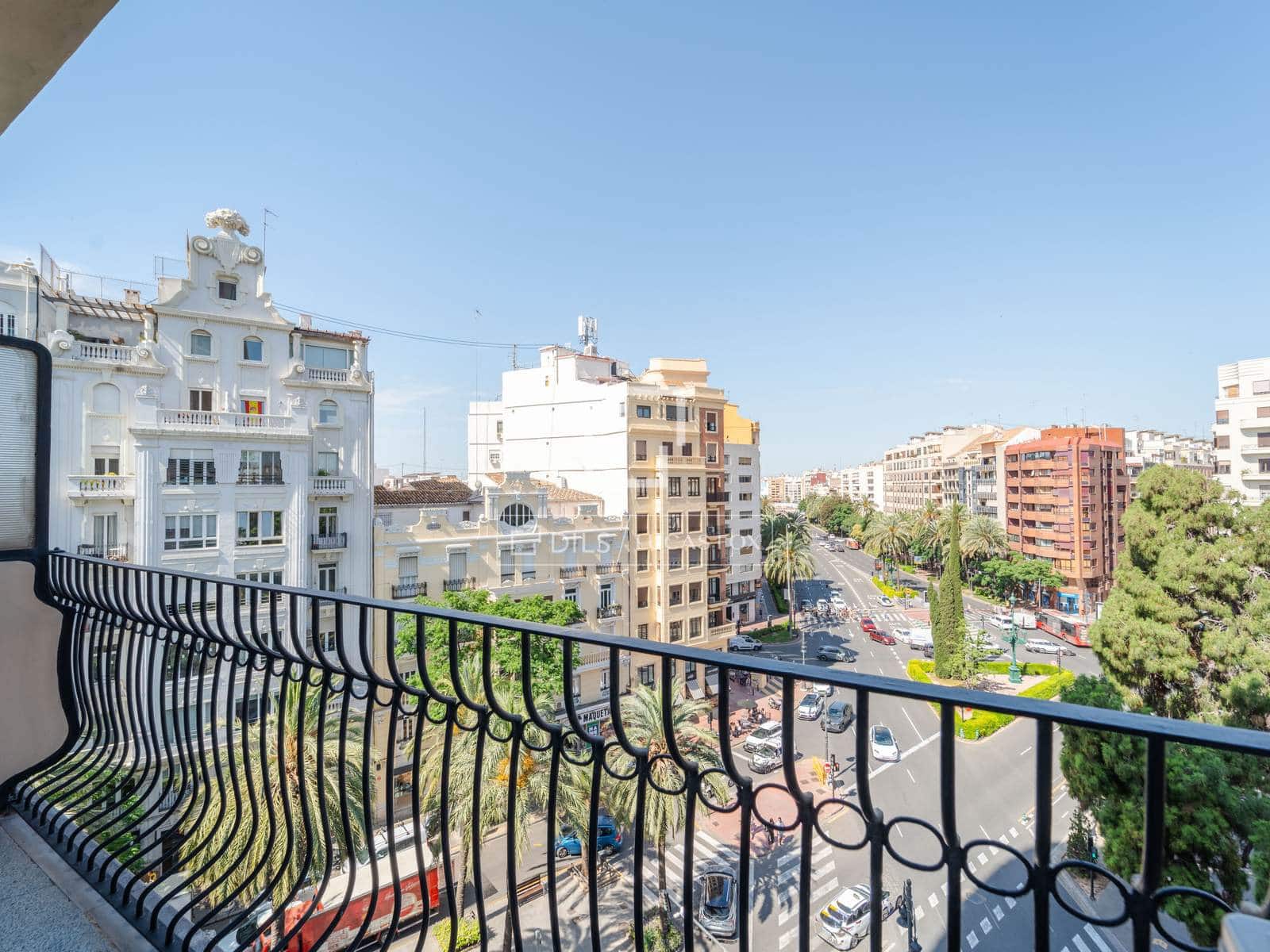 5 quarto Apartamento para arrendar em Valencia cidade - 3 200 € (Ref: 9912227)